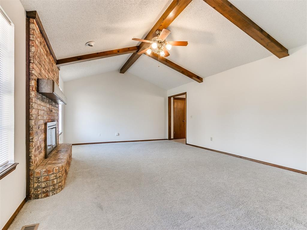 2805 WOODCREEK Road