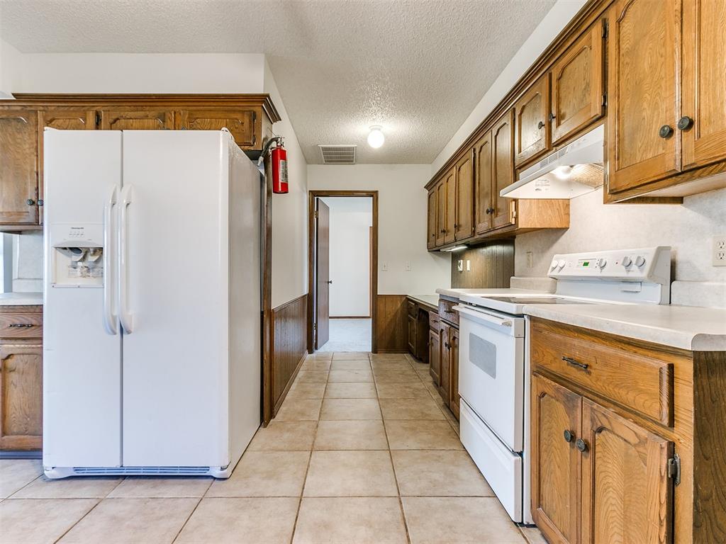 2805 WOODCREEK Road