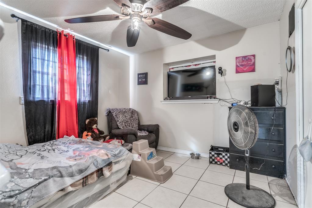 1037 Montgomery Circle
