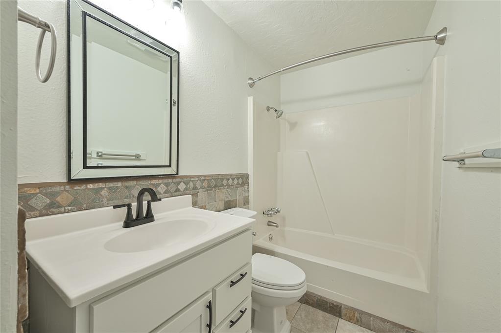 5705 S Bodine Avenue