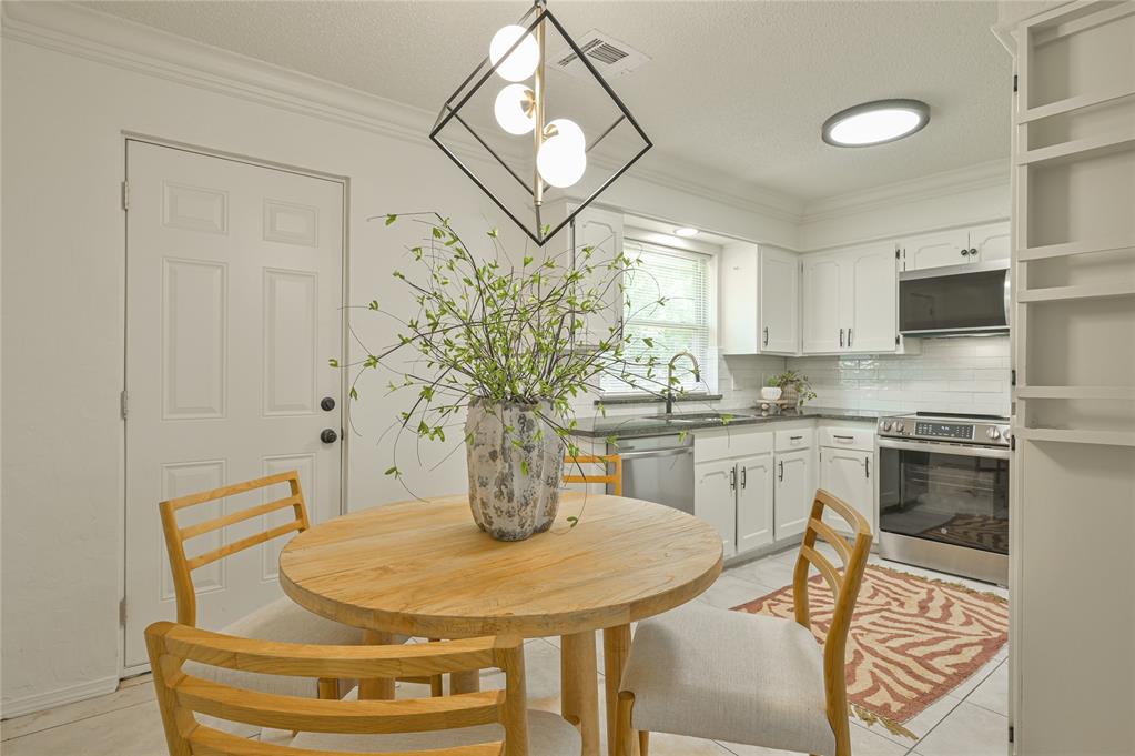 5705 S Bodine Avenue