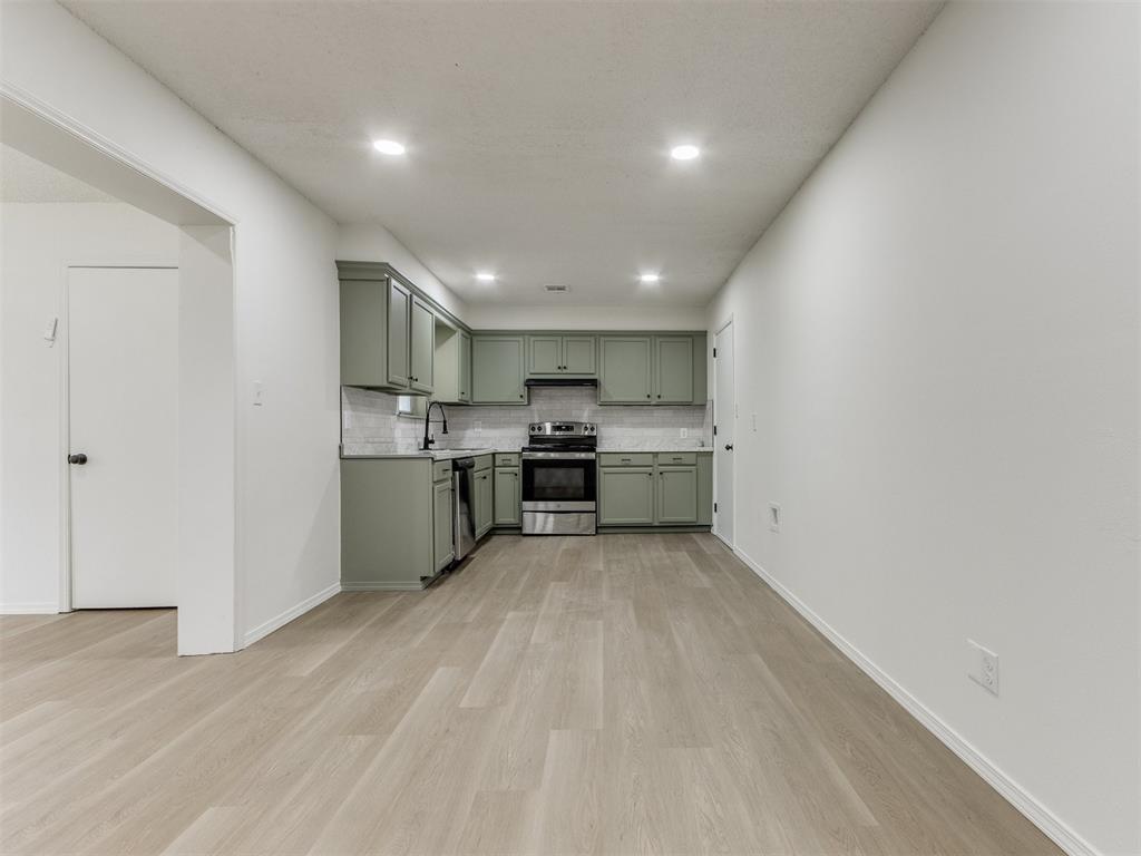 7017 S Miller Avenue