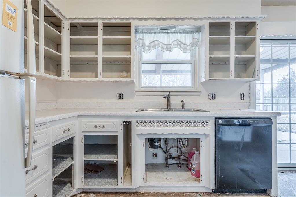 6309 S Francis Avenue