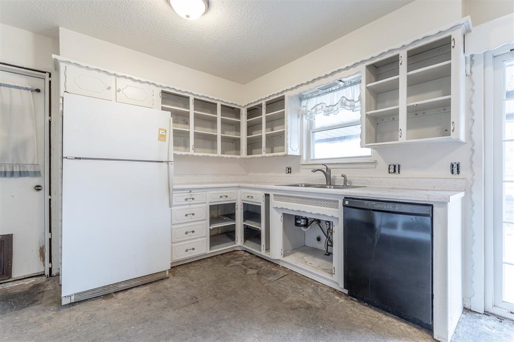 6309 S Francis Avenue