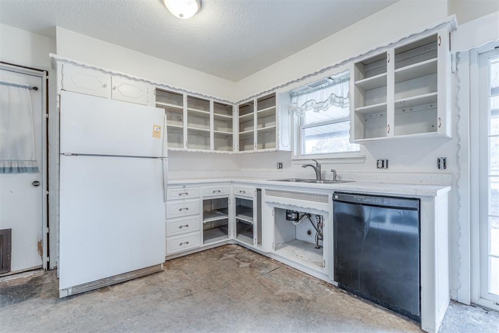 6309 S Francis Avenue