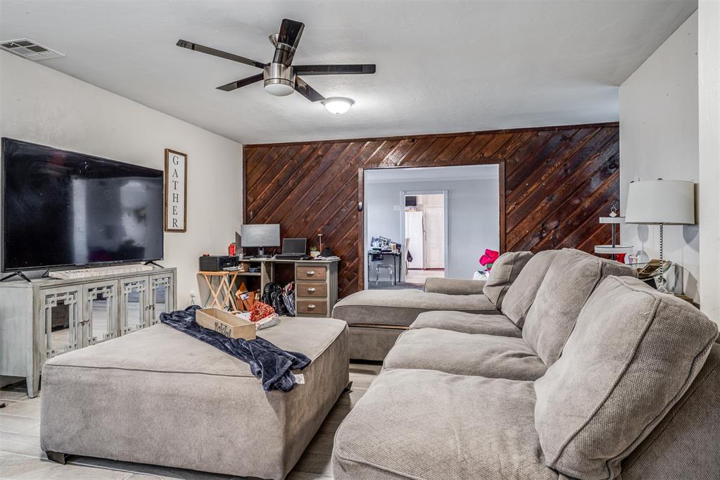 3105 N Viewpoint Drive