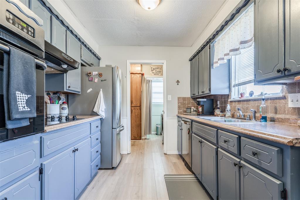 1515 Oakhurst Avenue