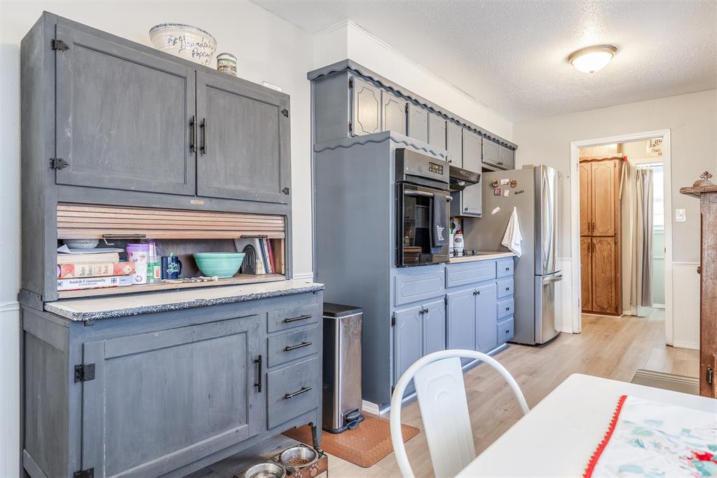 1515 Oakhurst Avenue