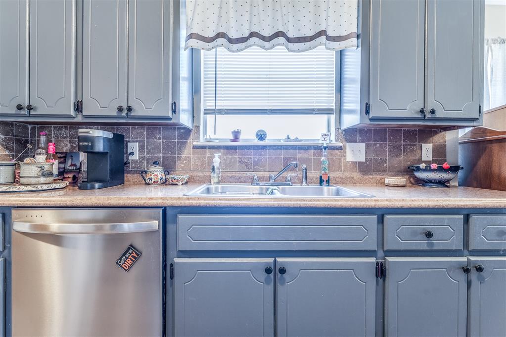 1515 Oakhurst Avenue