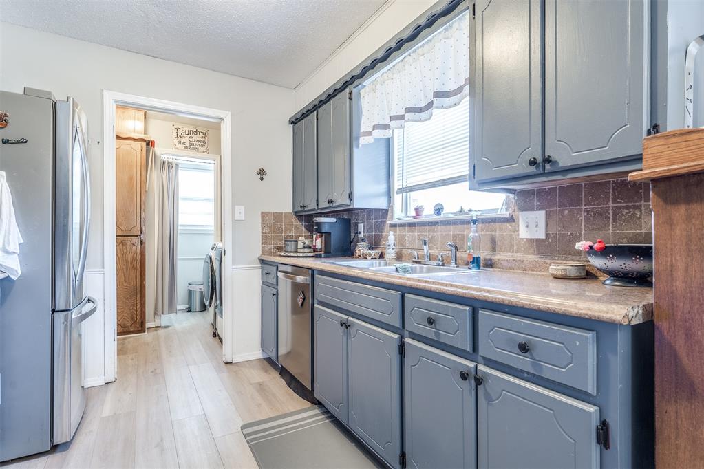 1515 Oakhurst Avenue