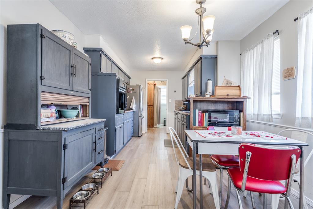 1515 Oakhurst Avenue