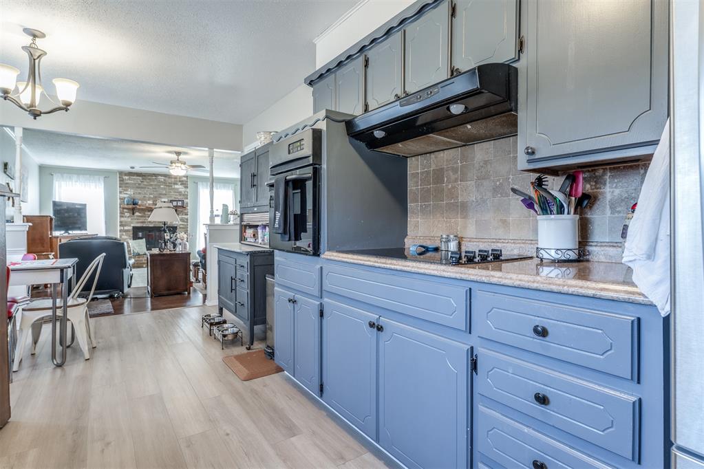 1515 Oakhurst Avenue