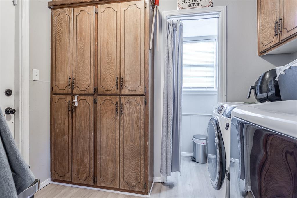 1515 Oakhurst Avenue