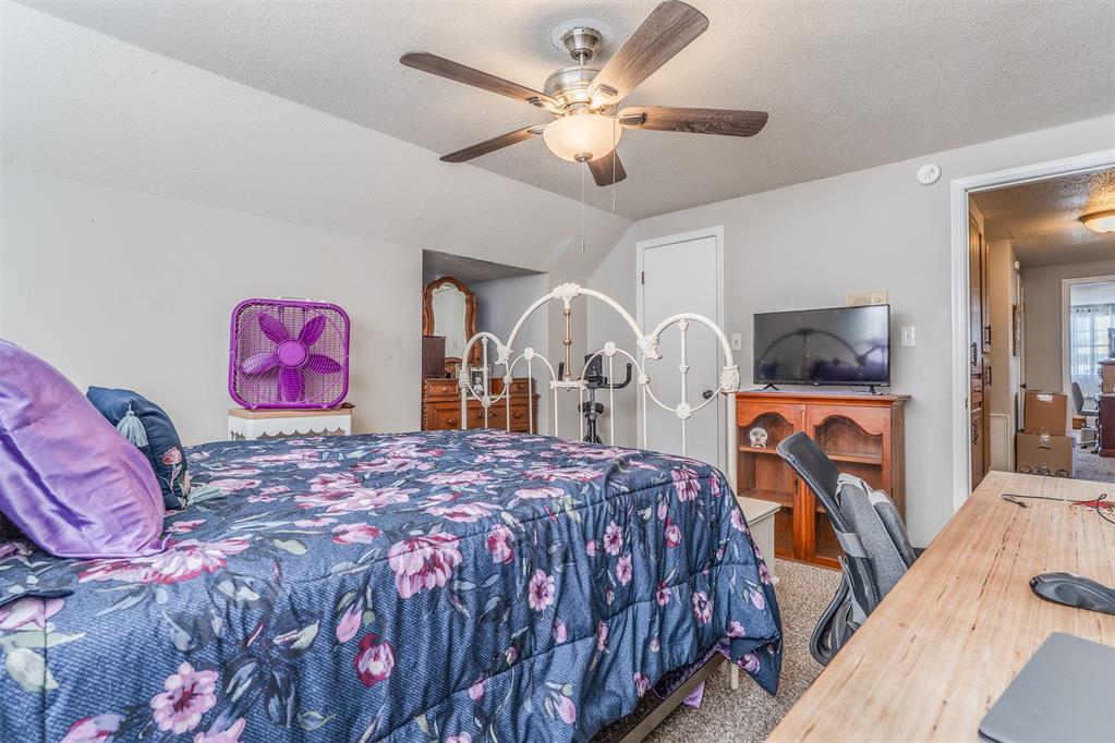 1515 Oakhurst Avenue