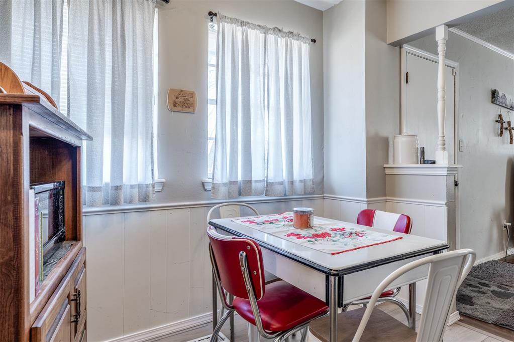 1515 Oakhurst Avenue