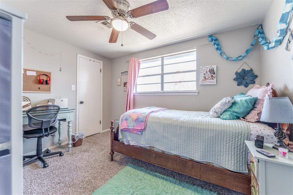 1515 Oakhurst Avenue