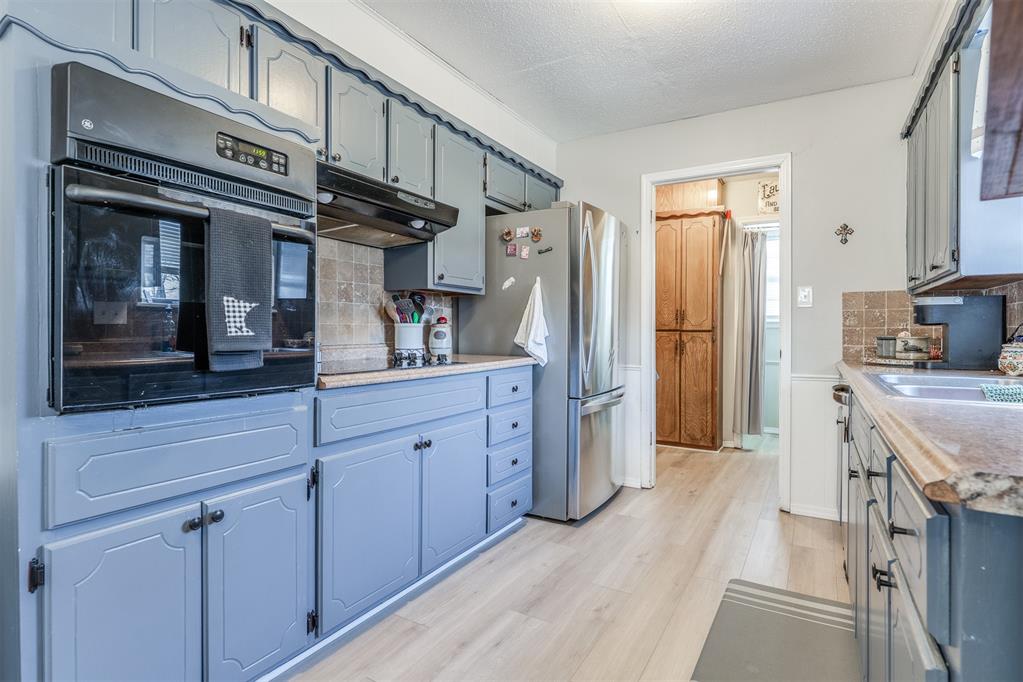 1515 Oakhurst Avenue