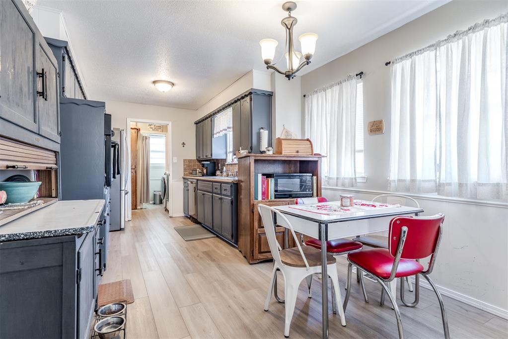 1515 Oakhurst Avenue