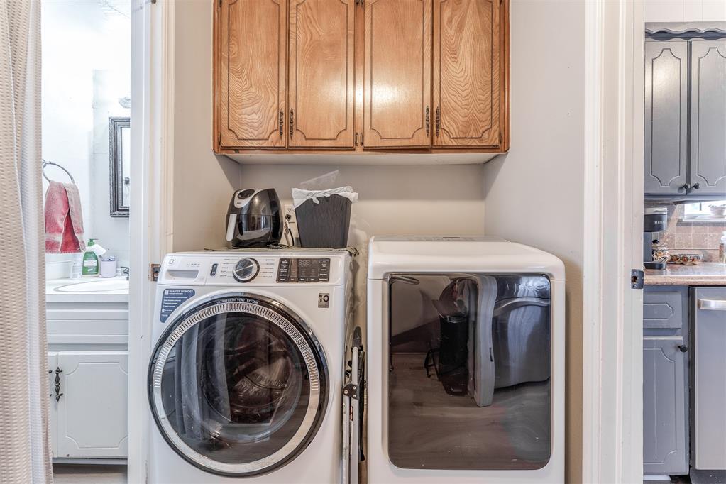 1515 Oakhurst Avenue