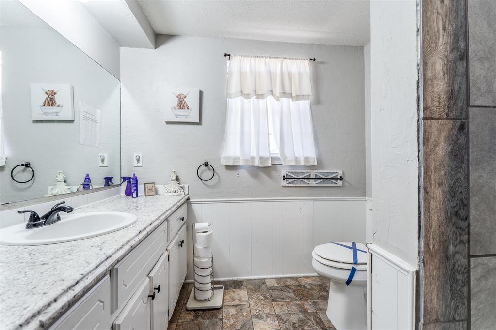 1515 Oakhurst Avenue