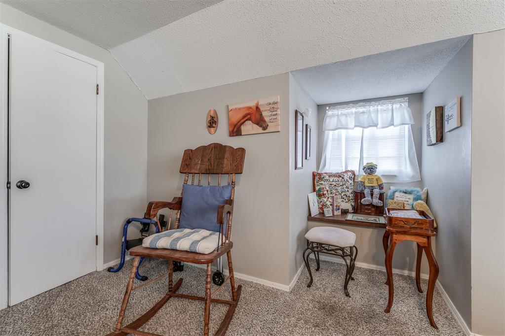 1515 Oakhurst Avenue