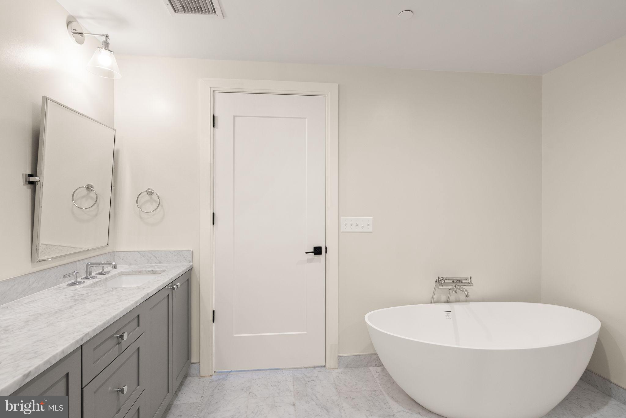 1111 PENNSYLVANIA AVENUE SE 304