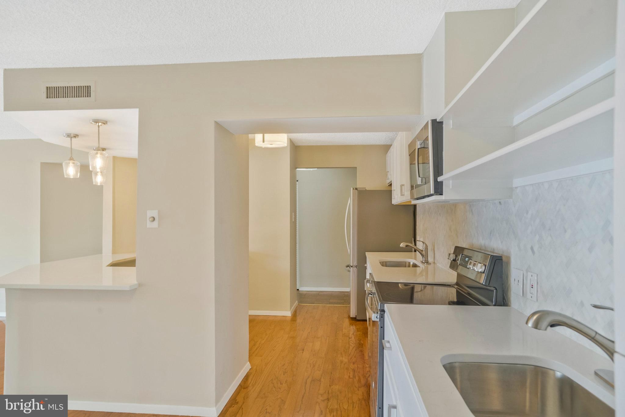 3800 FAIRFAX DRIVE Unit: 810
