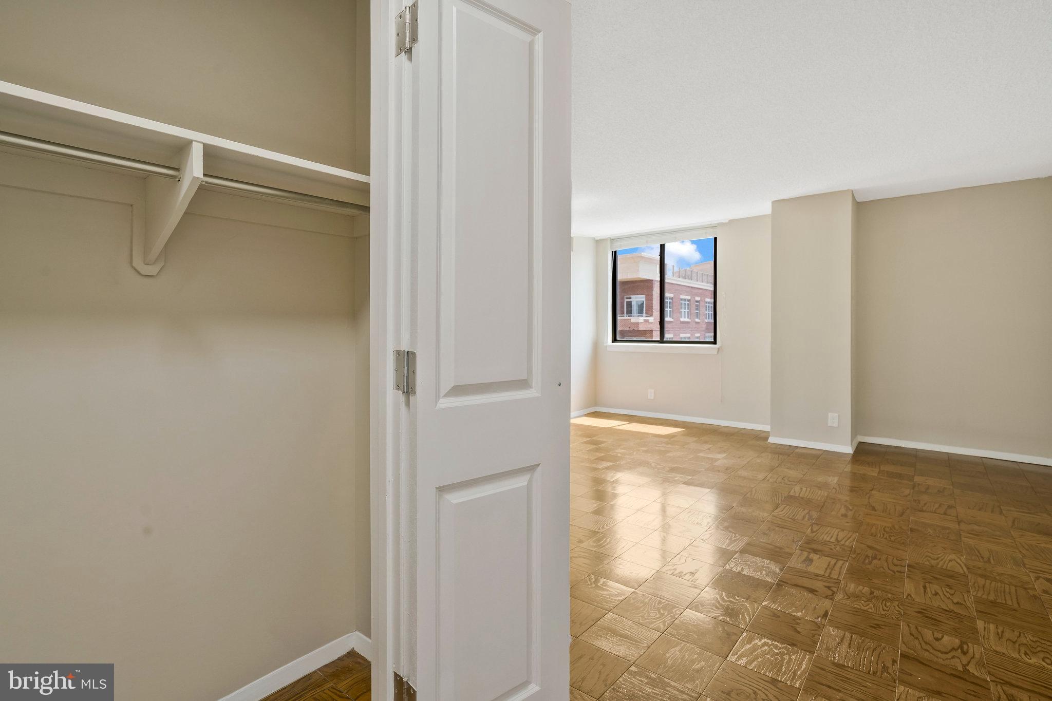 3800 FAIRFAX DRIVE Unit: 810