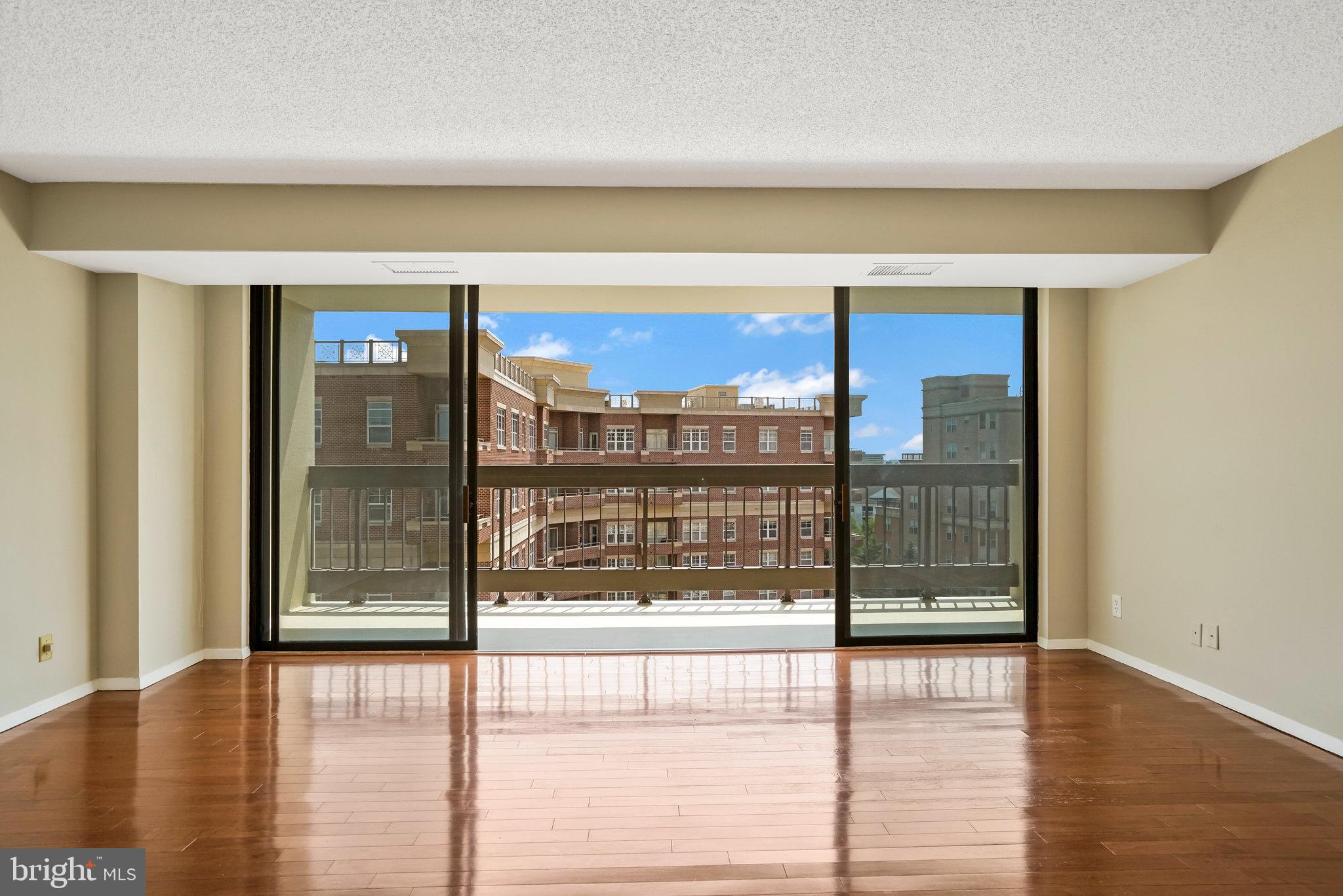 3800 FAIRFAX DRIVE Unit: 810
