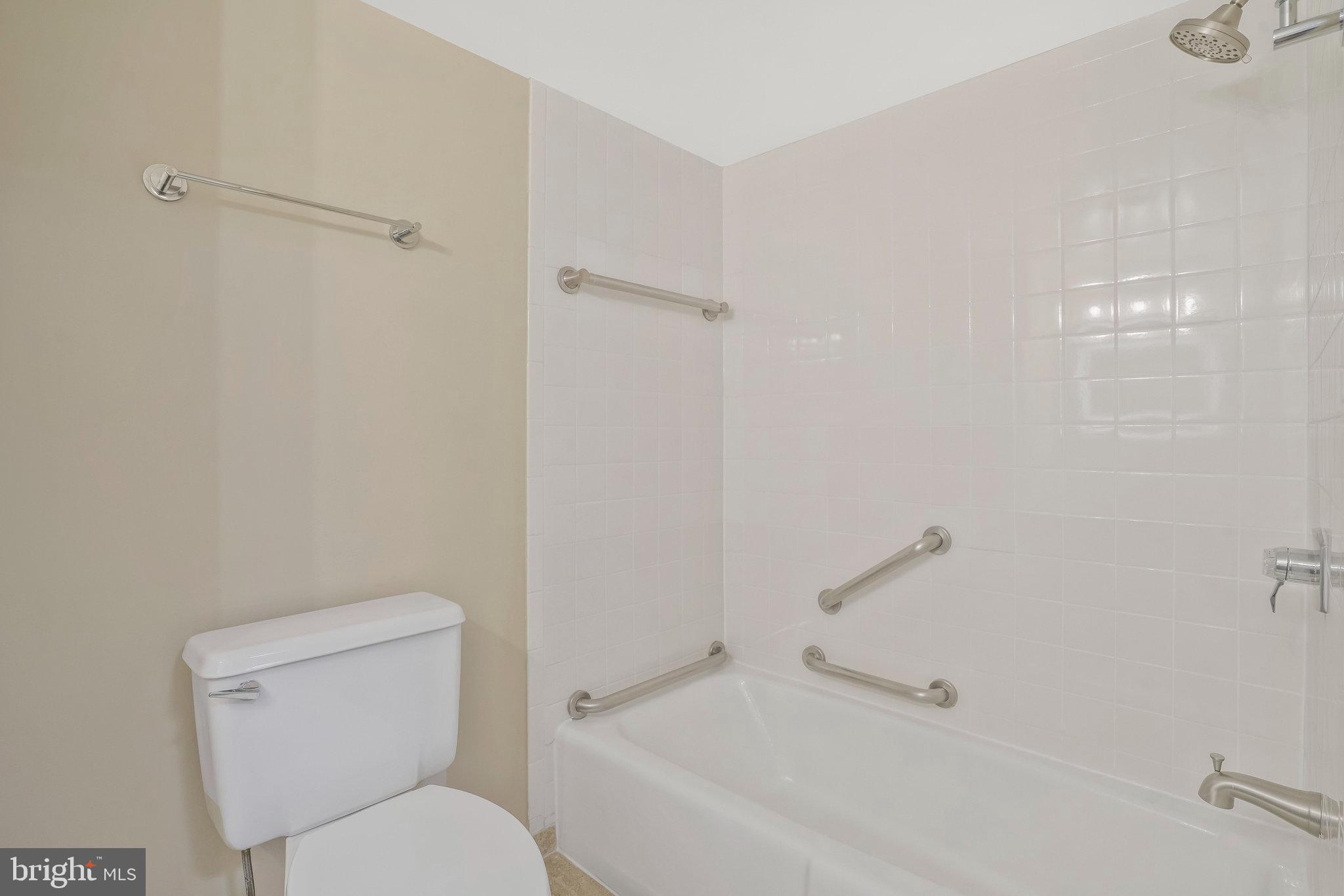 3800 FAIRFAX DRIVE Unit: 810