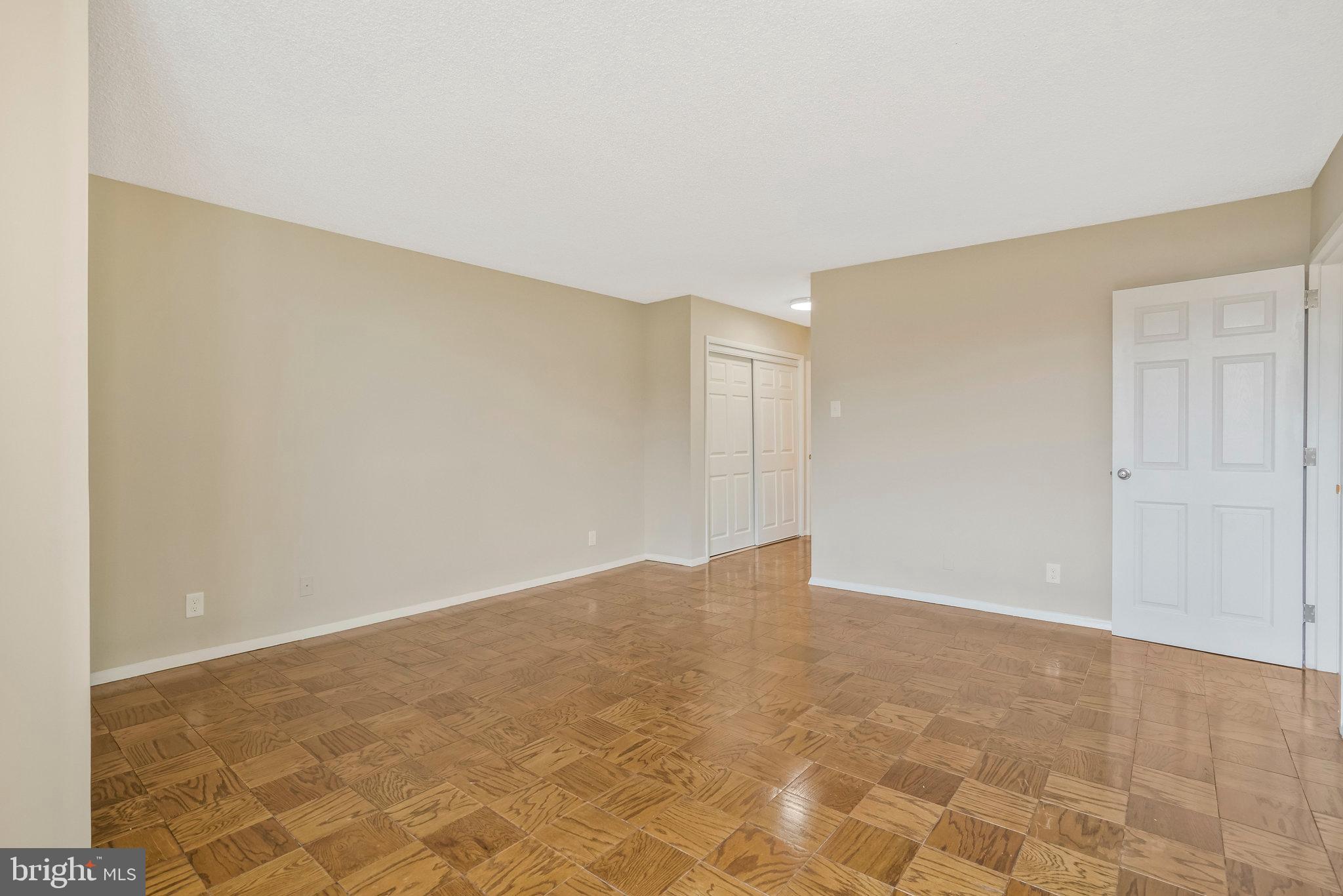 3800 FAIRFAX DRIVE Unit: 810