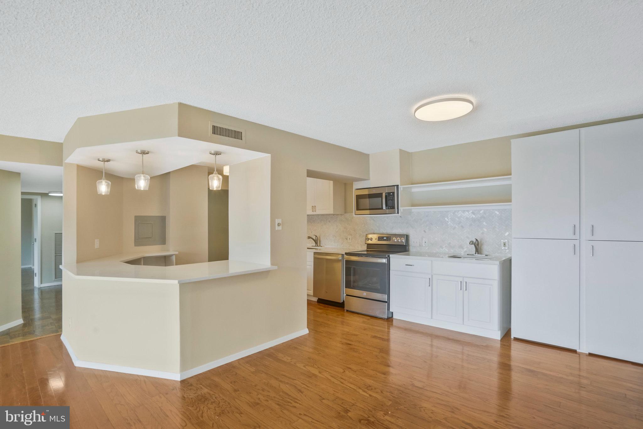3800 FAIRFAX DRIVE Unit: 810