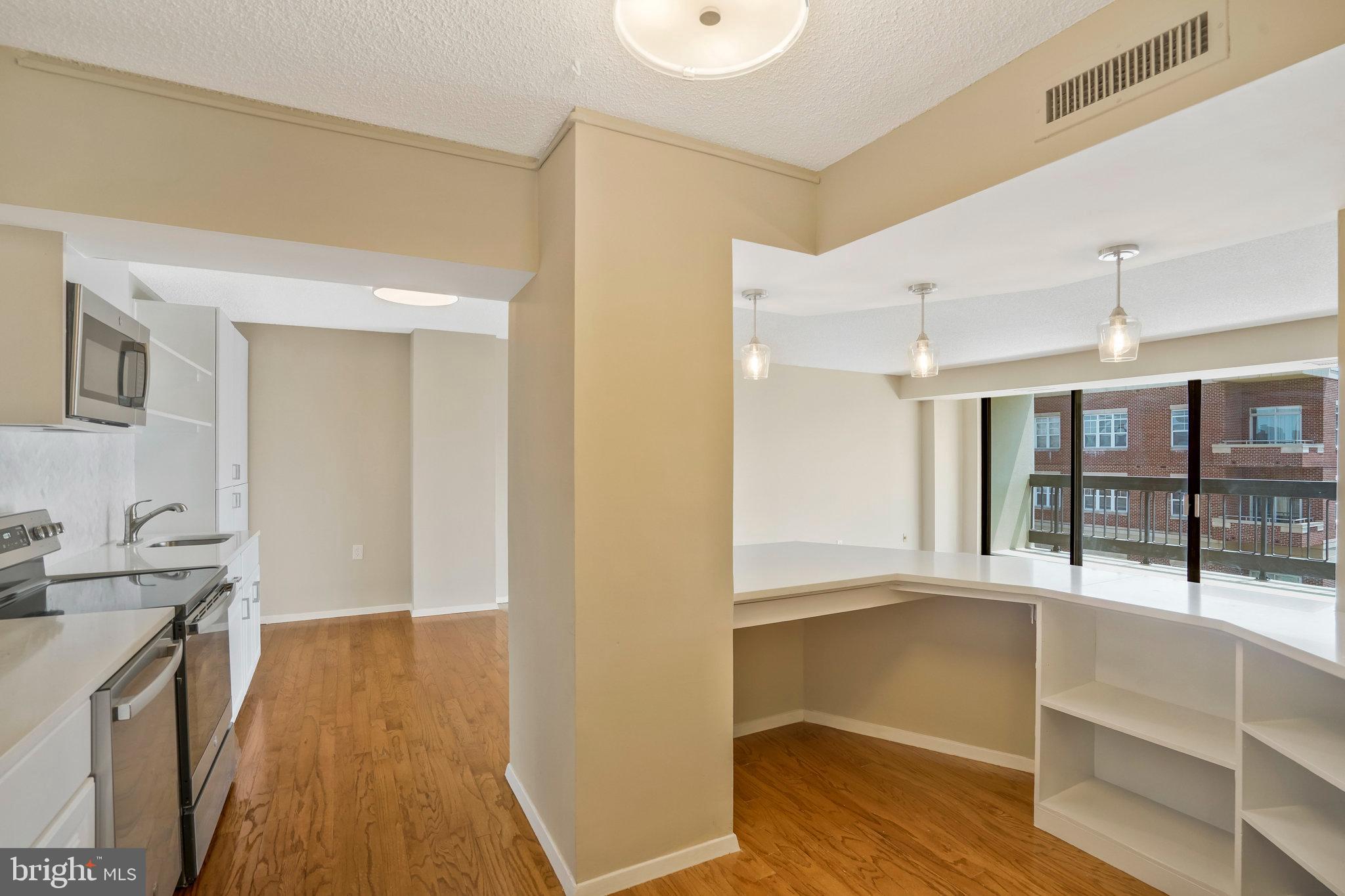 3800 FAIRFAX DRIVE Unit: 810