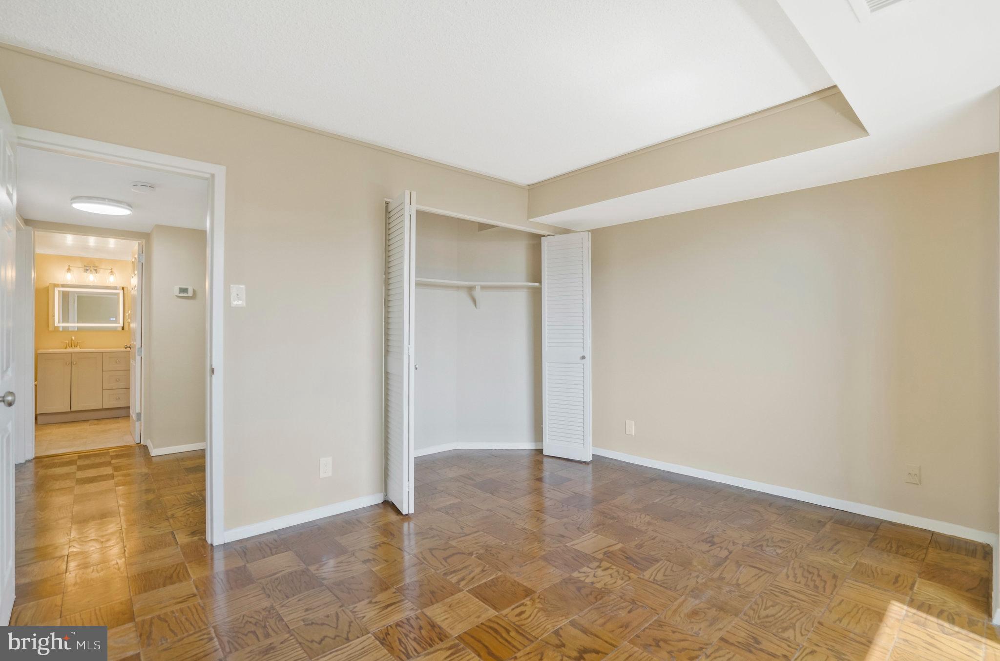 3800 FAIRFAX DRIVE Unit: 810