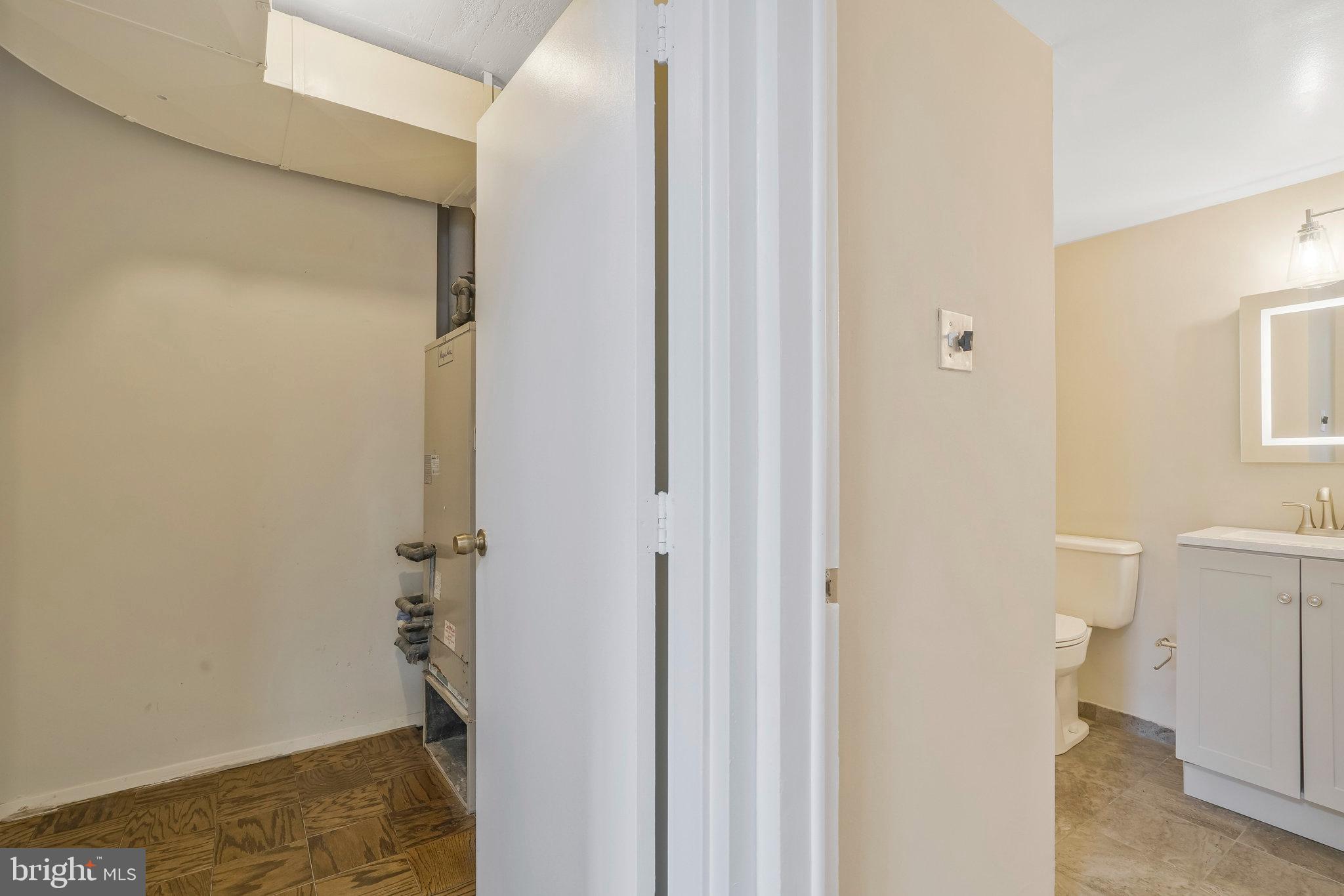 3800 FAIRFAX DRIVE Unit: 810