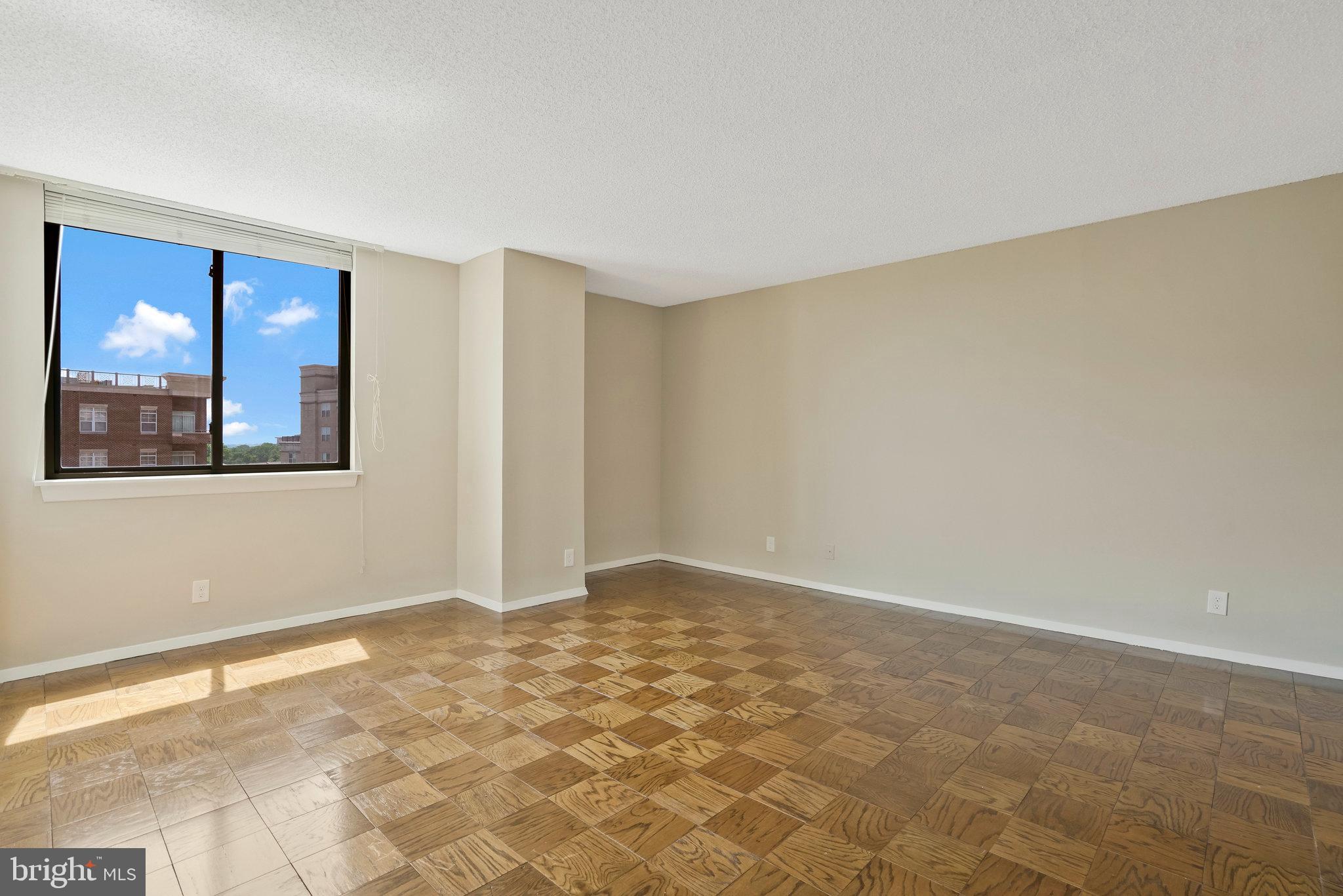 3800 FAIRFAX DRIVE Unit: 810