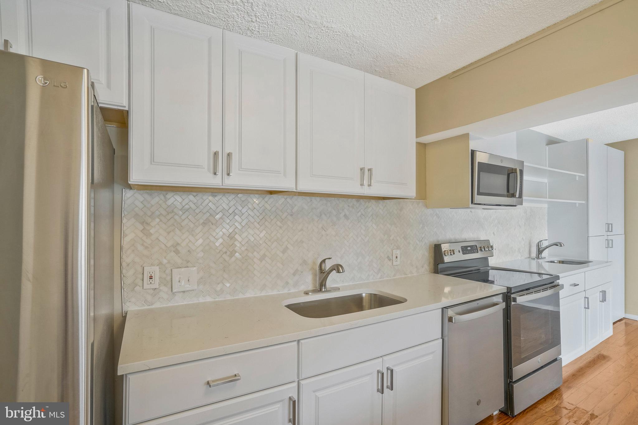 3800 FAIRFAX DRIVE Unit: 810