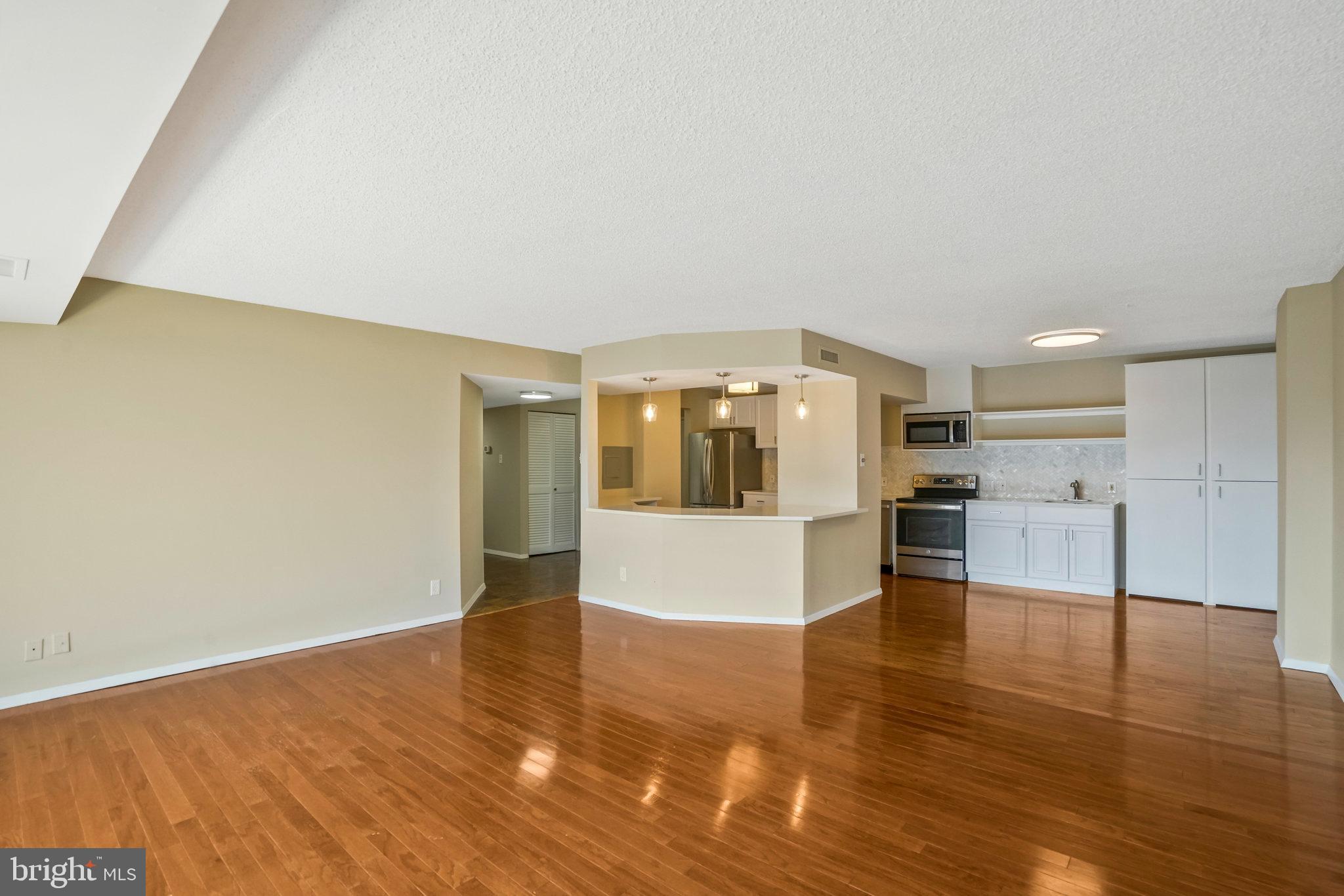 3800 FAIRFAX DRIVE Unit: 810
