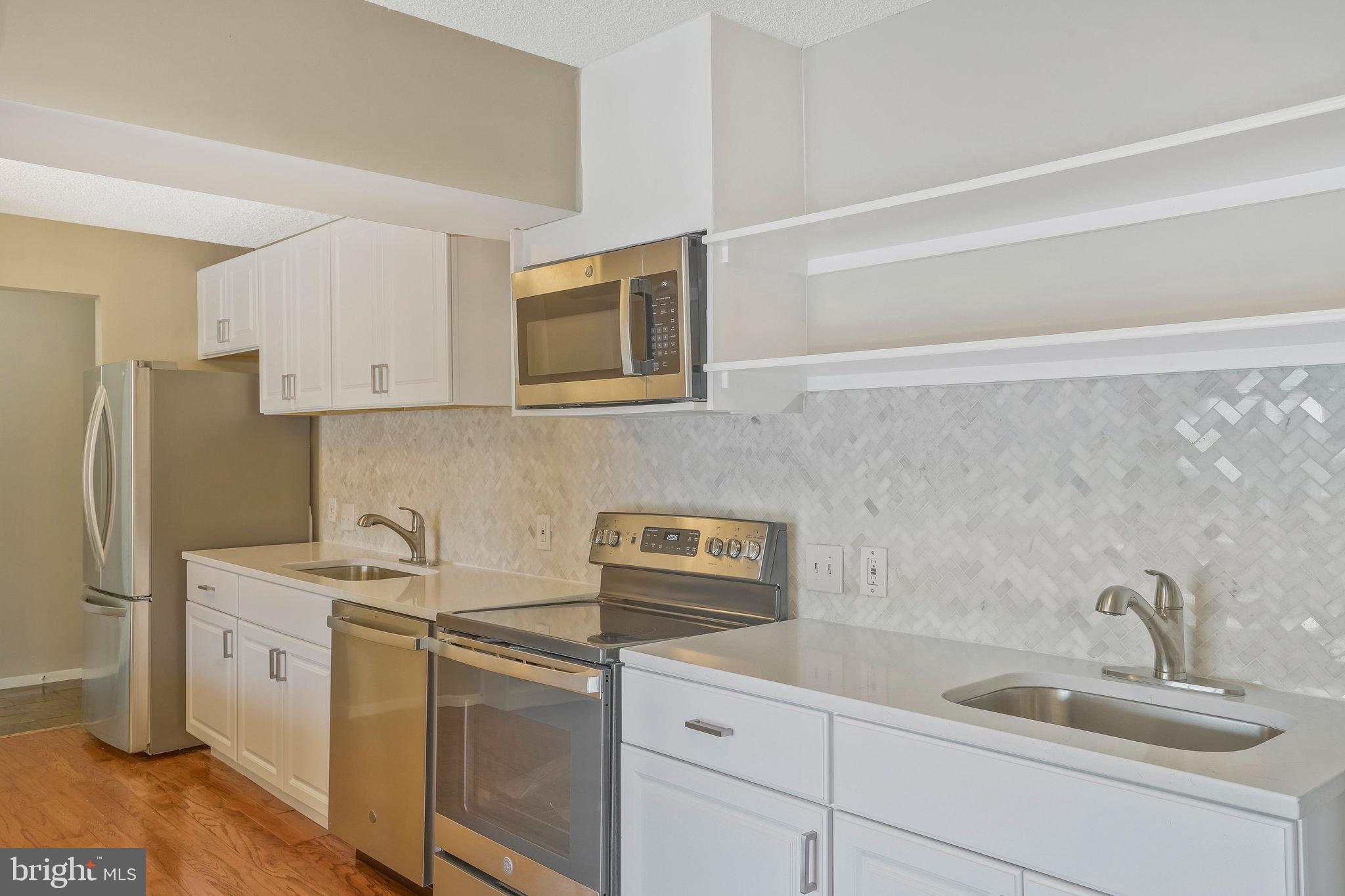 3800 FAIRFAX DRIVE Unit: 810