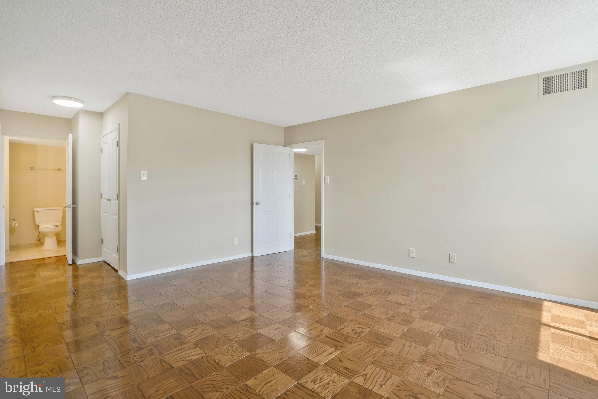 3800 FAIRFAX DRIVE Unit: 810