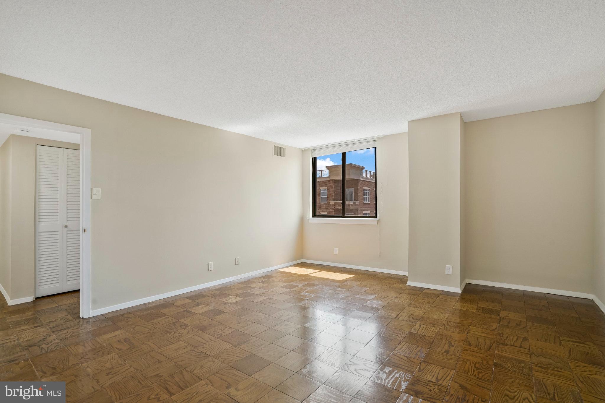 3800 FAIRFAX DRIVE Unit: 810