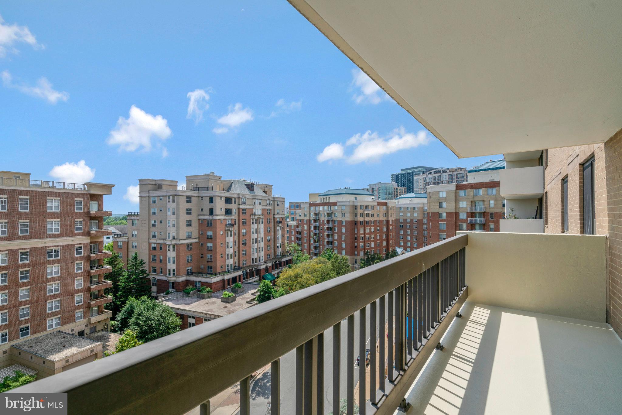 3800 FAIRFAX DRIVE Unit: 810