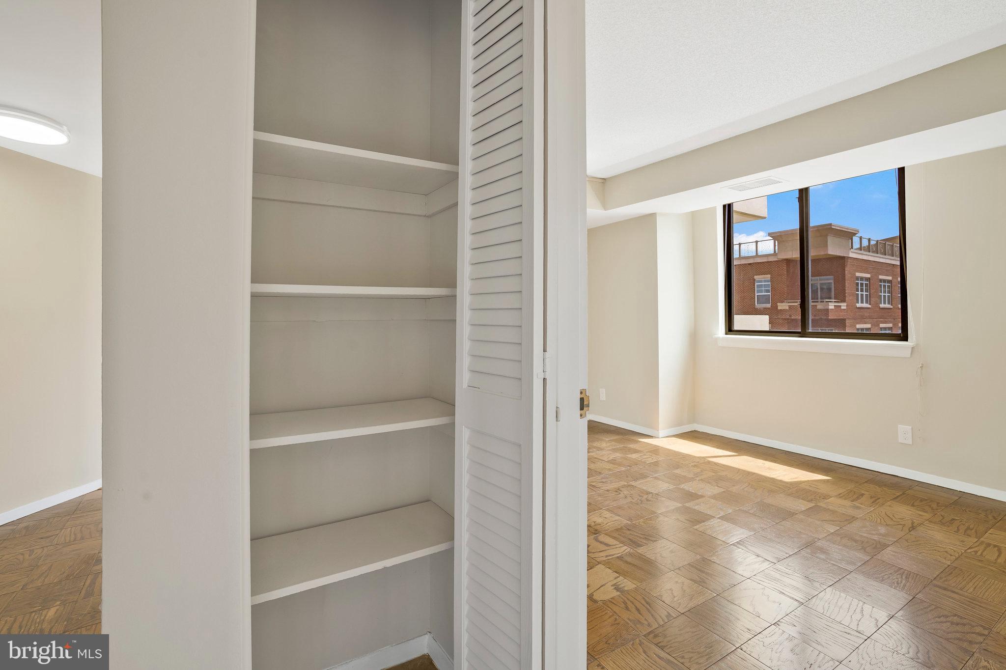 3800 FAIRFAX DRIVE Unit: 810