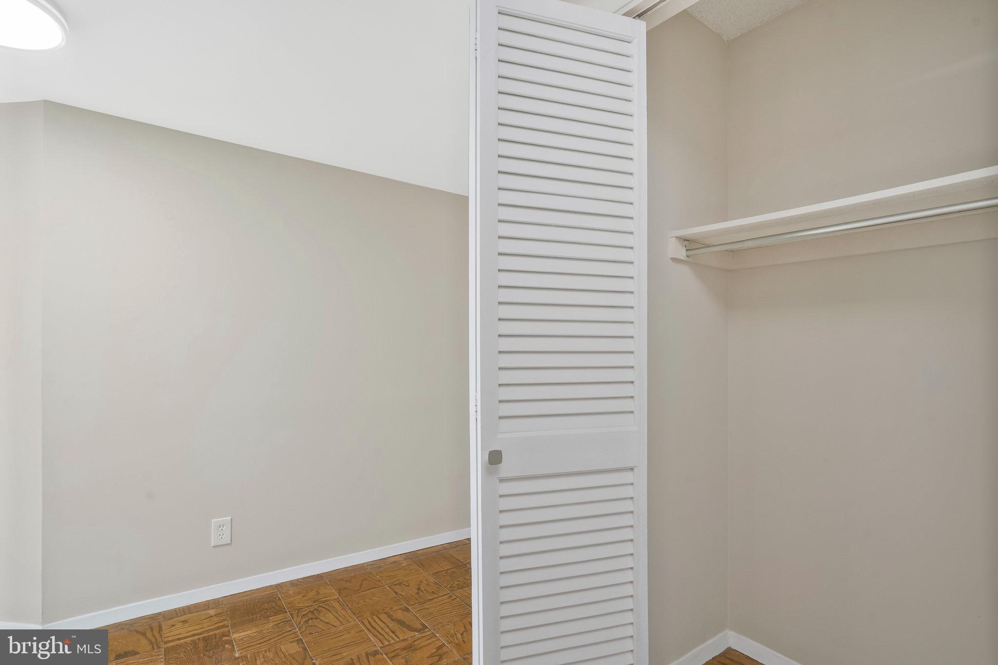 3800 FAIRFAX DRIVE Unit: 810