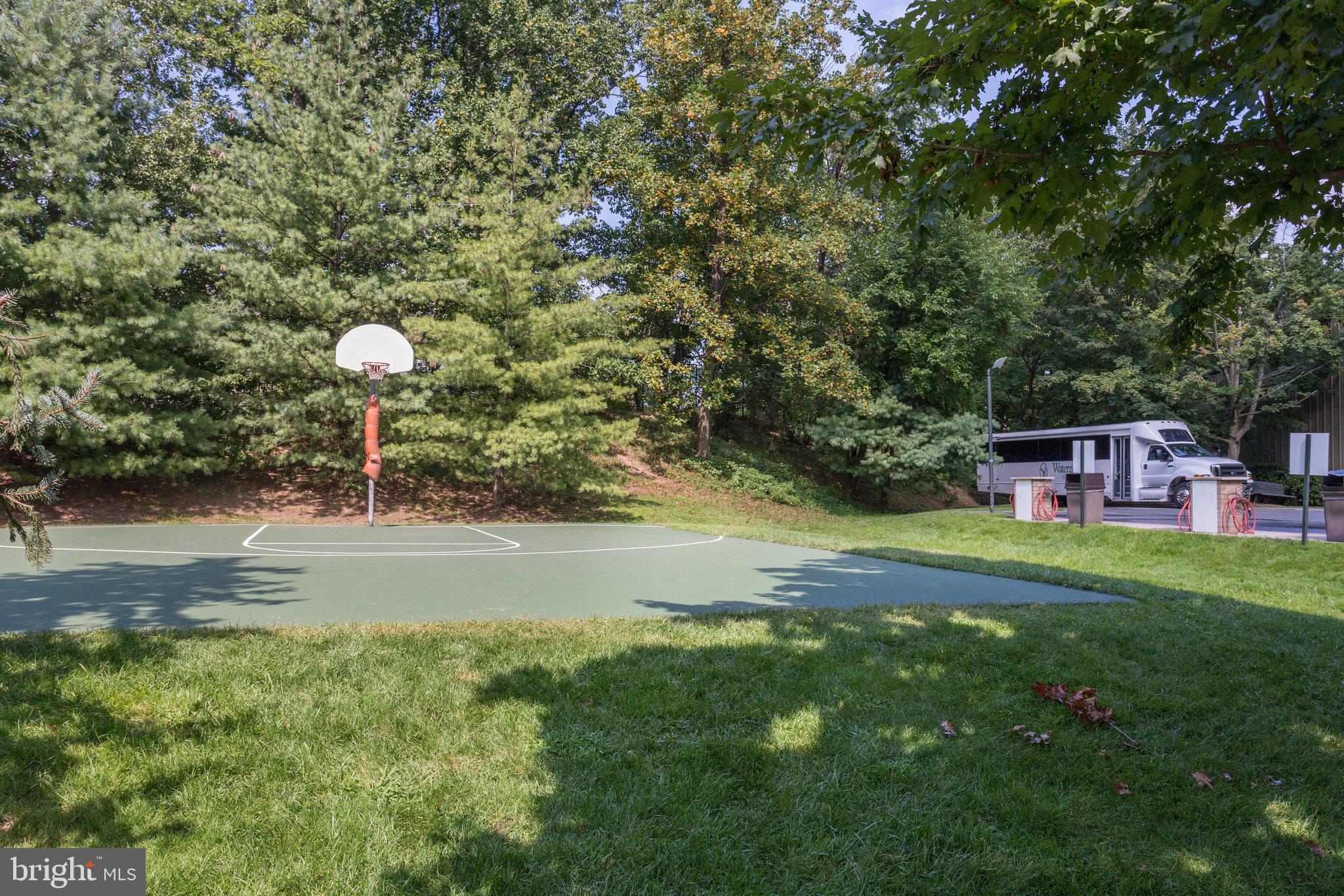 309 Yoakum PARKWAY Unit: 1609