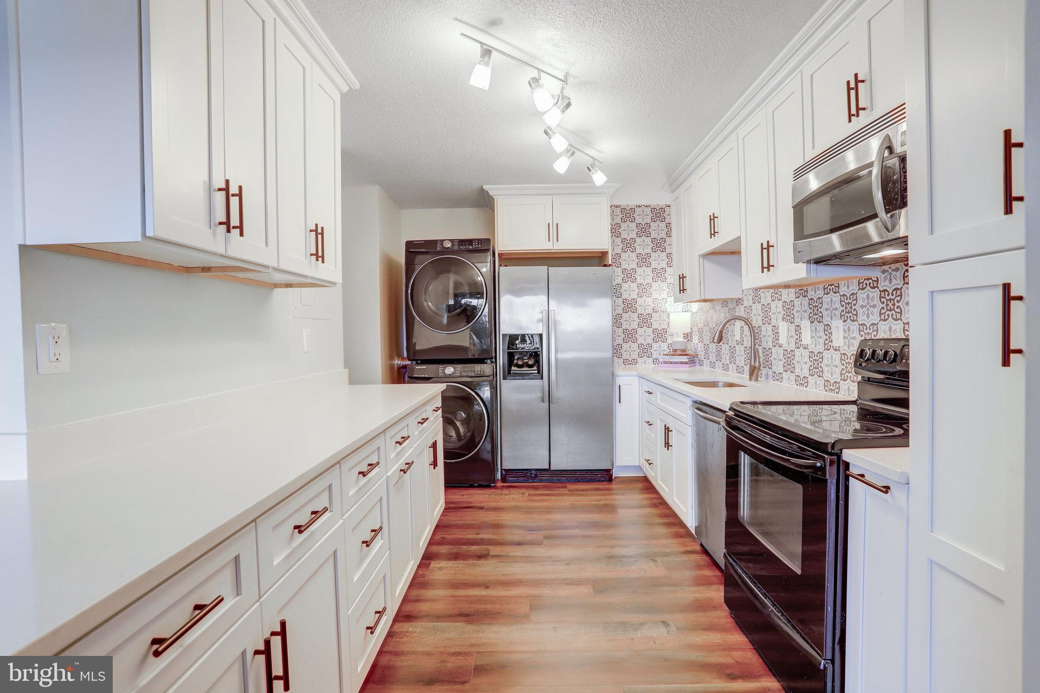 309 Yoakum PARKWAY Unit: 1609