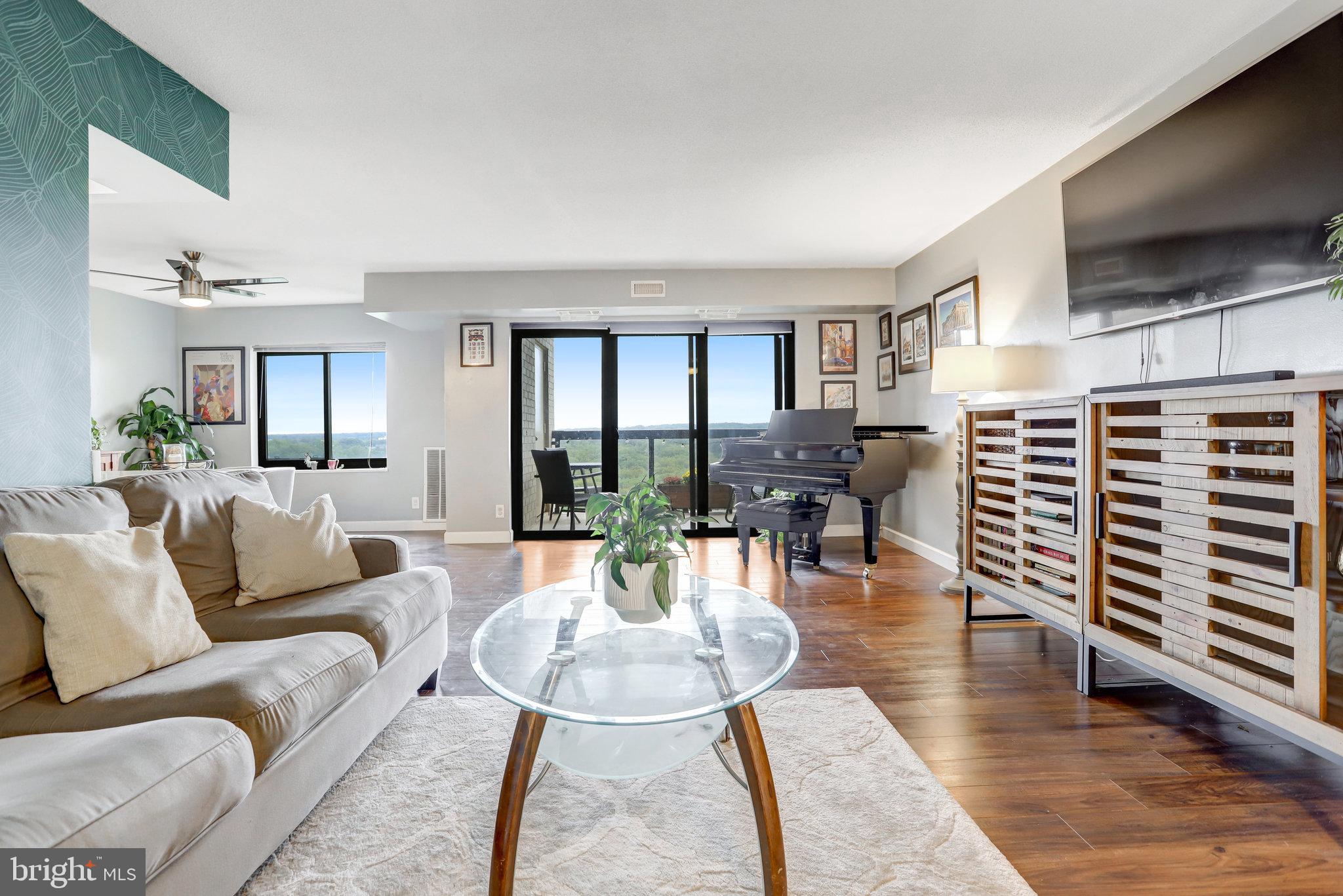 309 Yoakum PARKWAY Unit: 1609