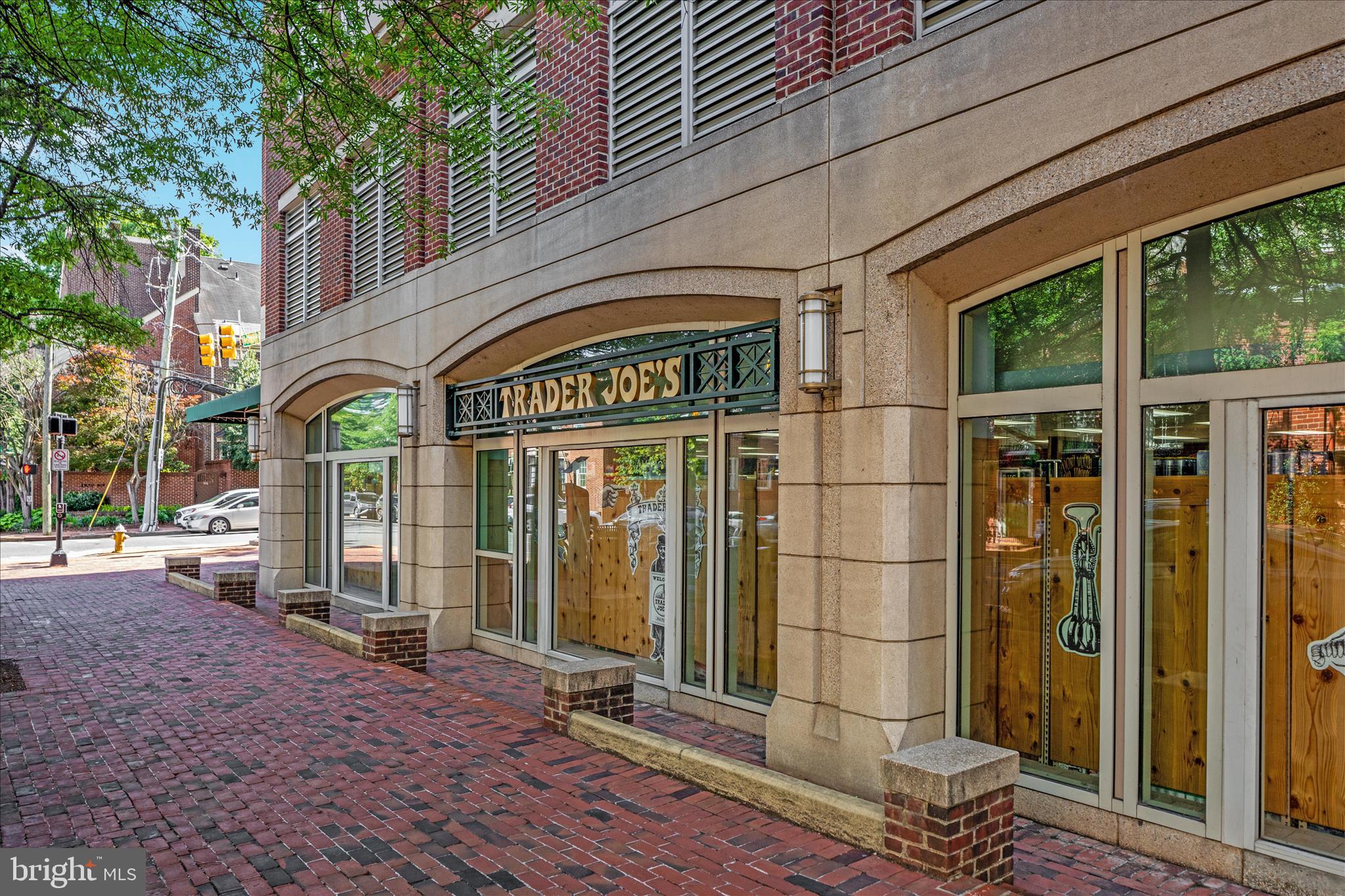 523 N ALFRED STREET