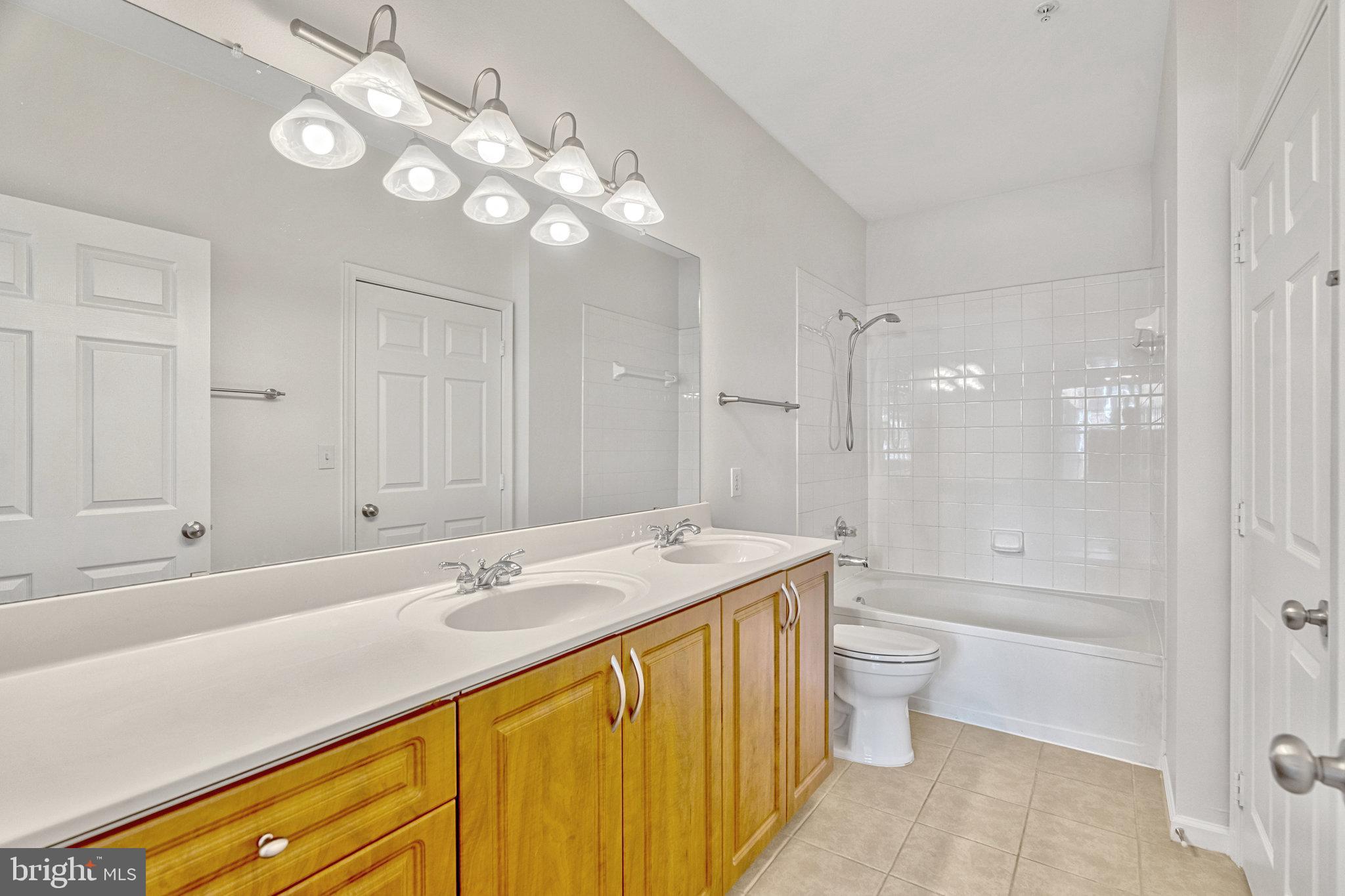 12937 Centre Park Cir #104