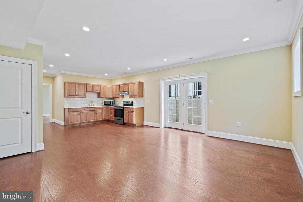 7430 HOWARD CT